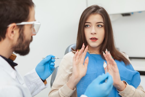 EMERGENCY DENTAL CARE: WHAT TO DO IF YOUR TOOTH FALLS OUT